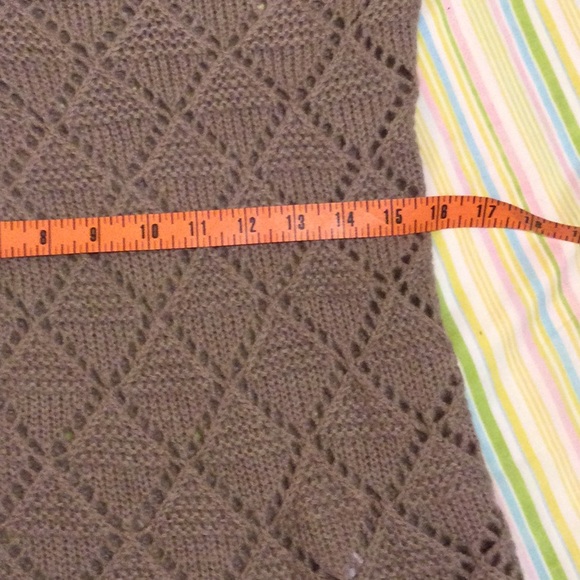 Beautiful knit Sweater By Old Navy - Picture 7 of 11